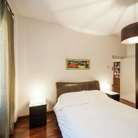 Appartamento Base In The Appio Latino Roma